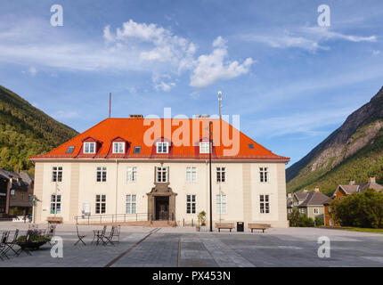 RJUKAN, NORVÈGE - 14 juillet 2018 : bâtiment historique avec Apotek (pharmacie) en centre-ville de Rjukan, Rjukan-Notodden Site du patrimoine industriel de l'UNESCO Banque D'Images