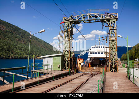 RJUKAN, NORVÈGE - 14 juillet 2018 : MF Storegut traversier ferroviaire accosté à Mael, une partie du service de traversier ferroviaire sur le lac Tinn Rjukan et une Tinnoset connecté Banque D'Images