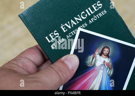 Image de Jésus la Miséricorde Divine, J'ai confiance en vous sur le Nouveau Testament. Évangiles. Banque D'Images