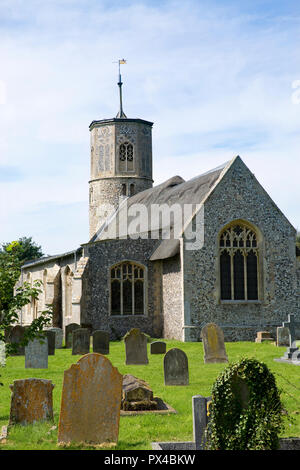 L'église St Mary vierge, avec sa tour octogonale et toit de chaume nef dans le village d'Beachamwell, Norfolk, Royaume-Uni Banque D'Images