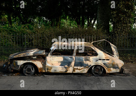 Allemagne, Hambourg, le sommet du G-20, les émeutes, les radicaux ont voitures brûlées dans les rues / Deutschland, Hambourg, G20 Gipfel à Hambourg, Randale, abgebrannte Autos Banque D'Images