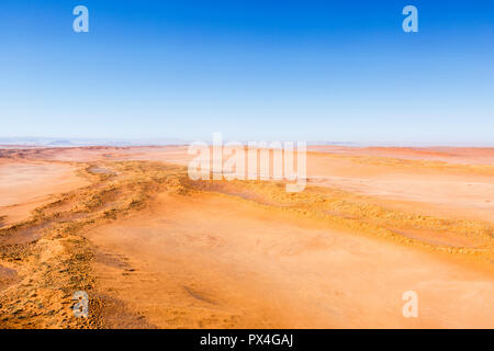 Vue aérienne, désert, dunes de sable rouge, le désert de Namib, Namib-Naukluft National Park, Namibie Banque D'Images
