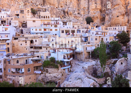 Maaloula, Rif Dimashq Gouvernorat, Syrie : vue générale du village de pèlerinage chrétien Maaloula, un des trois villages restants en Syrie où Banque D'Images