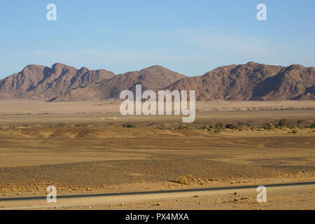 Blick auf die Straße von zur Sesriem Sossusvlei Düne, Namibie, Afrique Banque D'Images