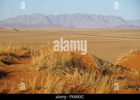 Blick auf die Straße von zur Sesriem Sossusvlei Düne, Namibie, Afrique Banque D'Images