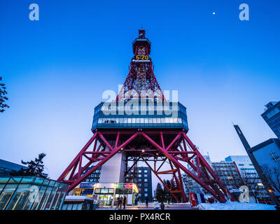 Sapporo TV Tower - le Sapporo TV Tower a été construit dans le Nord de la ville japonaise de Sapporo, Hokkaido en 1957 147,2 mètres de haut. Architecte Tachū Naitō Banque D'Images