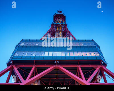 Sapporo TV Tower - le Sapporo TV Tower a été construit dans le Nord de la ville japonaise de Sapporo, Hokkaido en 1957 147,2 mètres de haut. Architecte Tachū Naitō Banque D'Images