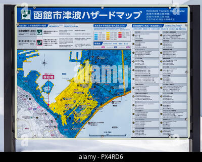 Signer la carte d'alerte aux tsunamis au Japon - une carte d'alerte aux tsunamis dans le port de la ville de Hakodate sur l'île d'Hokkaido au Japon Banque D'Images