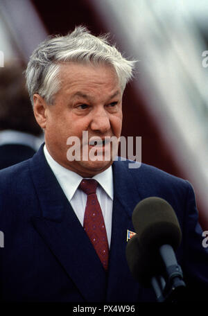 Le Président russe Boris Eltsine, prononce une allocution dans la roseraie après sa rencontre avec le président George HW Bush à Washington DC., 20 juin 1991. Photo par Mark Reistein /MediaPunch Banque D'Images
