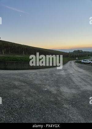 Vue sur le paysage des Langhe, un countryisde Pedmont dans très populaires en raison des bons vins et de l'alimentation Banque D'Images