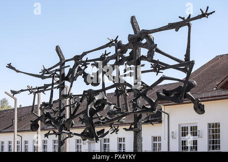 Des sculptures et des monuments commémoratifs dédiés à ceux qui ont subi des traitements inhumains dans les limites de concentration de Dachau en Allemagne dont beaucoup étaient juifs. Banque D'Images