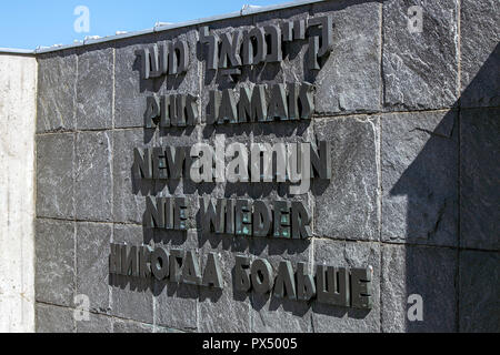 Des sculptures et des monuments commémoratifs dédiés à ceux qui ont subi des traitements inhumains dans les limites de concentration de Dachau en Allemagne dont beaucoup étaient juifs. Banque D'Images