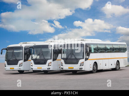 Big Bus touristiques sur parking Banque D'Images