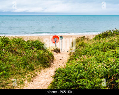 Traeth près de plage sur la côte galloise Penbryn dans Ceredigion. Banque D'Images