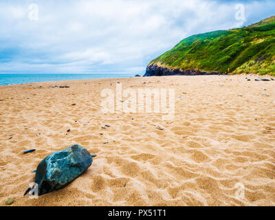 Traeth près de plage sur la côte galloise Penbryn dans Ceredigion. Banque D'Images