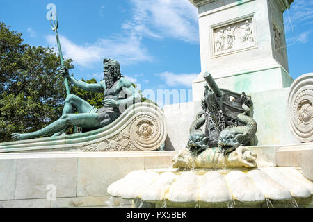 Statue du capitaine Arthur Phillip premier gouverneur , situé dans le Jardin botanique royal de Sydney, à côté de la rue Macquarie, Australie Banque D'Images