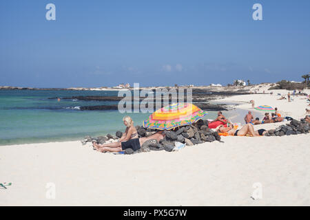 Première plage sur le bord d'El Cotillo allant vers le nord en direction de la plage de la Concha, La Oliva, Fuerteventura, Iles Canaries, Espagne Banque D'Images