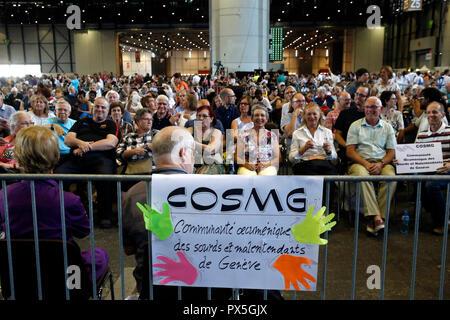 Les gens qui attendent le Pape François célébrera la Sainte Messe à Palexpo Hall à Genève, le 21 juin 2018 au cours de sa visite d'une journée à l'invitation de t Banque D'Images