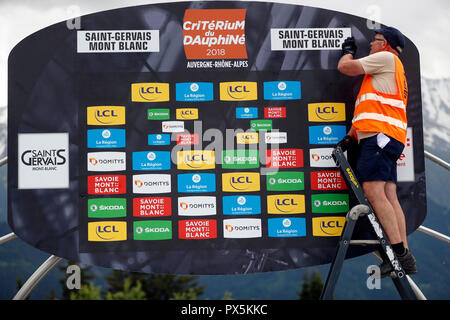 Critérium du Dauphiné libéré 2018 course cycliste. La tribune officielle. Saint Gervais Mont Blanc. La France. Banque D'Images