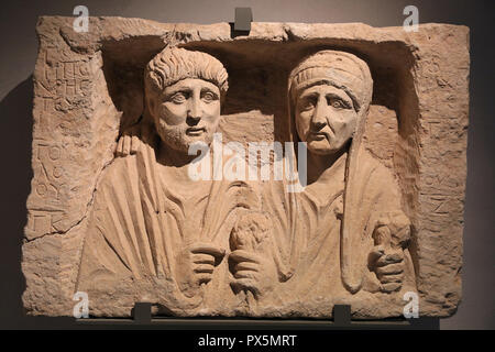 MusŽe des Beaux-Arts, Lyon, France. Musée des Beaux-Arts, Lyon, France. Stèle funéraire, au milieu de l'Euphrate, Zeugma ou Hiérapolis, 2e siècle de notre ère. Banque D'Images