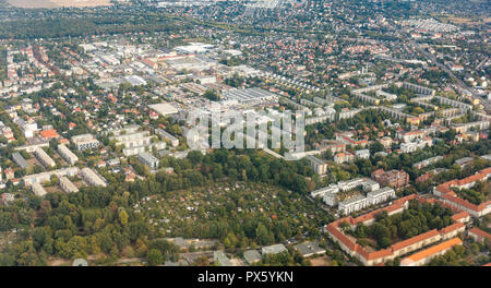 Par antenne, vue panoramique d'un avion fenêtre sur Berlin, Allemagne Banque D'Images