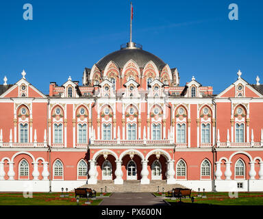 Façade de Petrovsky voyageant (Entrée) Palace sur la route de Tver (Leningrad Prospect) dans la ville de Moscou dans la journée ensoleillée d'automne Banque D'Images