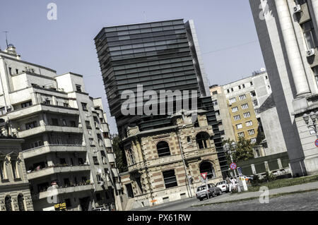 Bucuresti, Cala Victoriei, maison ancienne avec reconstruction moderne, bâtiment shell, Roumanie, Bucarest Banque D'Images