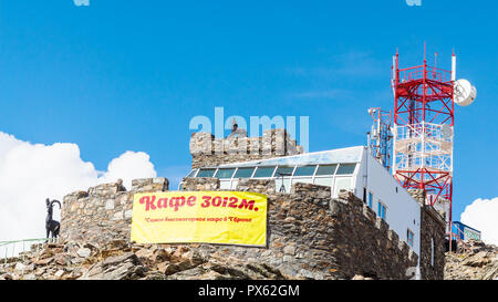 Chelyabinsk, Russie - le 22 septembre 2018 : le plus élevé en Europe highland cafe Eagles Nest sur la station de ski de Dombay resort dans la réserve naturelle de Teberda j Banque D'Images