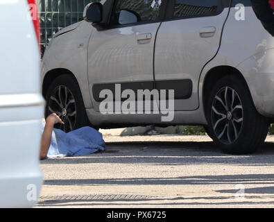 Palinuro, Italie. 19 Oct, 2018. Ce matin à l'aube, un jeune garçon de Naples qui était juste 22 ans a été retrouvé mort dans une station essence près de la sortie de l'axe médian entre Palinuro et San 45965. Crédit : Fabio Sasso/Pacific Press/Alamy Live News Banque D'Images