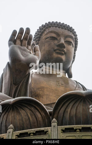 Tian Tan (Alter du ciel) Le Grand Bouddha et le monastère Po Lin, Lantau Island, Hong Kong, Chine. Banque D'Images