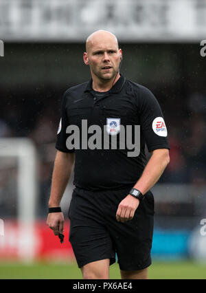 Au cours de l'arbitre Charles Breakspear Sky Bet League 1 match entre Wycombe Wanderers et Burton Albion à Adams Park, High Wycombe, en Angleterre, le 6 oct. Banque D'Images