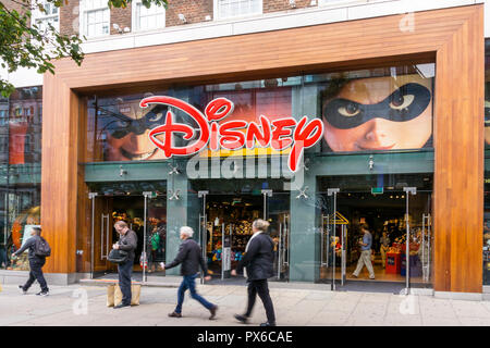 Disney Disney Store ne vend que des articles connexes. Montré est shop dans Oxford Street, Londres. Banque D'Images