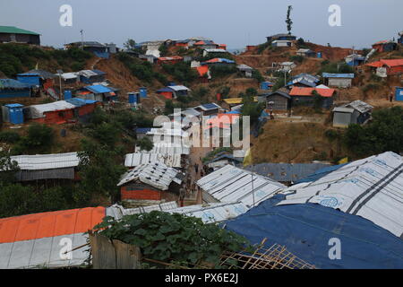 Cox's Bazar, le Bangladesh : plus grand camp de réfugiés rohingyas vu dans Ukhia, Cox's Bazar, Bangladesh, le 13 octobre 2018. Plus d'un million de personnes vivent dans des Rohingyas et bambou et feuille de bâches abris. Plus d'un demi-million de réfugiés Rohingyas de l'État de Rakhine au Myanmar, ont fui au Bangladesh depuis août 25, 2017 D'après l'ONU. © Asad Rehman/Alamy Stock Photo Banque D'Images