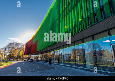 Helsinki NOUVEAU Children's Hospital a ouvert ses portes aux patients le 17 septembre 2018. Le bâtiment moderne et pratique a façade colorée. Banque D'Images