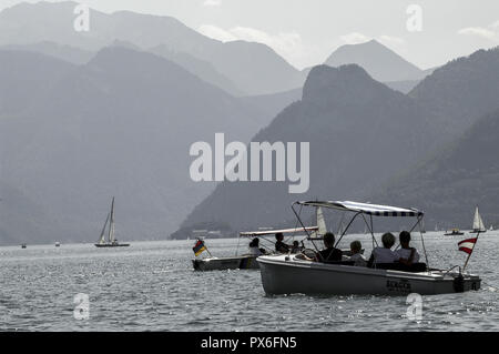 Bateaux sur le lac Traunsee, Autriche, Haute Autriche, Salzkammergut, Gmunden Banque D'Images