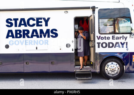 Stacey Abrams sur elle Sort le tour De Vote de la Géorgie avant l'élection du gouverneur de Géorgie en 2018. Banque D'Images
