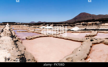 Lanzarote, Espagne - juin 8, 2017 : le séchage à l'air de voirie à l'air libre le long de la côte de l'île. Banque D'Images