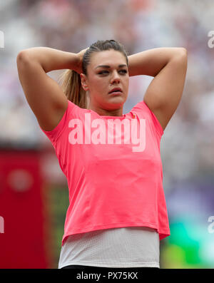 Sandra Perkovic de Croatie (femmes Lancer du disque) au cours de la deuxième journée de l'Athlétisme jeux anniversaire Muller à Londres en 2018 à l'Olympic Park, London, E Banque D'Images