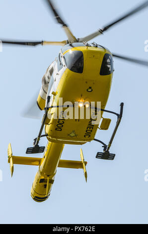 L'Essex et Herts Air Ambulance à l'atterrissage à Earls Colne. G-EHAA. MD900 Explorer, d'hélicoptères d'intervention d'urgence médicale. Services d'aviation spécialisés Banque D'Images