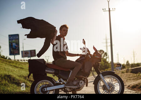 Un bikde motorbiker sur la forme hos jacket Banque D'Images