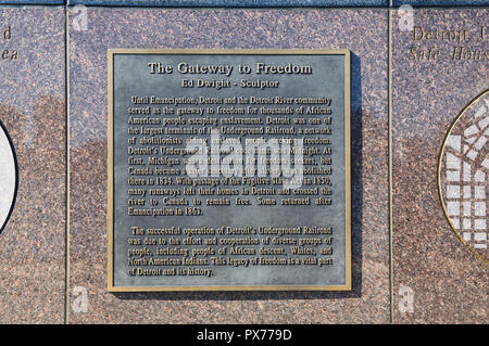 La porte de la liberté, un monument commémoratif à l'Underground Railroad, par Ed Dwight, sur le Detroit Riverfront, dans le Michigan, USA Banque D'Images