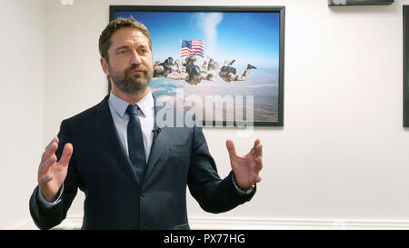 L'acteur écossais Gerard Butler, lors d'une visite à la salle d'information du Pentagone pour discuter de son dernier film, un film sous-marin Hunter-Killer 15 octobre 2018 à Arlington, en Virginie. Banque D'Images