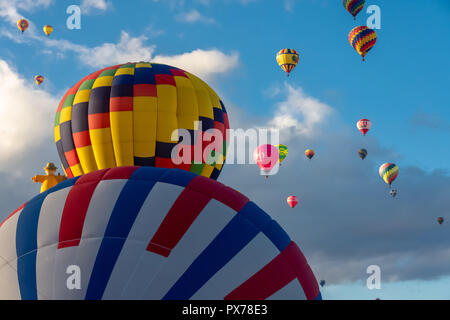 Albuquerque célèbre chaque année le plus grand hot air Balloon Fiesta au début d'octobre Banque D'Images