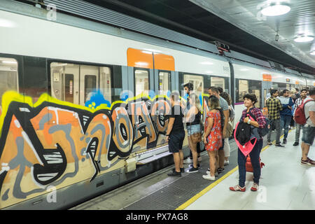 , Renfe Rodalies,R,ligne,local,réseau,train,a,la Placa Catalunya,chemin,rail,gare,Barcelone,Catalogne,Catalan,Catalunya,Espagne,espagnol,Europe,Europe, Banque D'Images