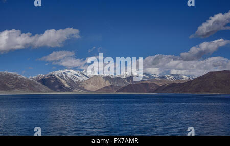 Beau lac Pangong, Ladakh, Inde Banque D'Images