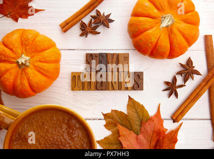 Un thème de l'action de fond avec les feuilles de l'automne Lire Banque D'Images