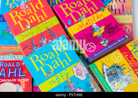 Les livres de Roald Dahl pioche de livres pour enfants, livres pour enfants, livre de Roald Dahl, Matilda bfg chocolaterie sorcières, enfants auteur préféré classics Banque D'Images