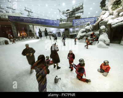 Dubaï, Emirates mall, Ski Dubaï, ski intérieur dans le désert, des Emirats Arabes Unis Banque D'Images