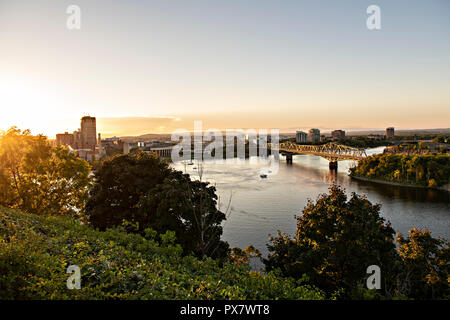 Vue d'Alexandra Pont pendant la journée à l'automne Banque D'Images