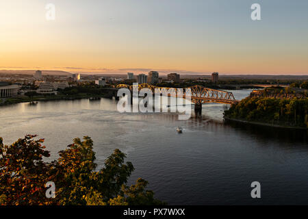 Vue d'Alexandra Pont pendant la journée à l'automne Banque D'Images